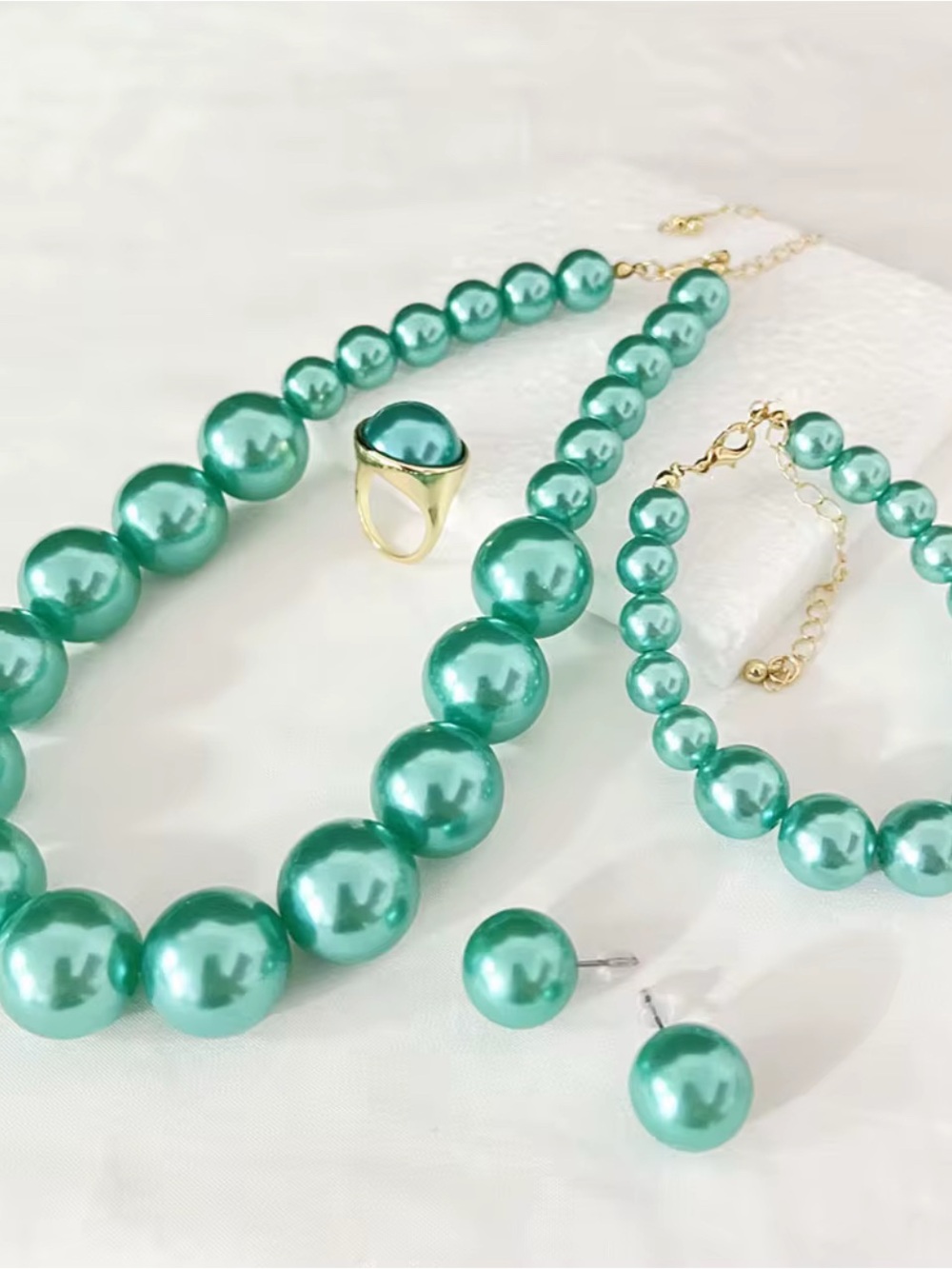 Green Pearl Necklace Set with Gold Accents